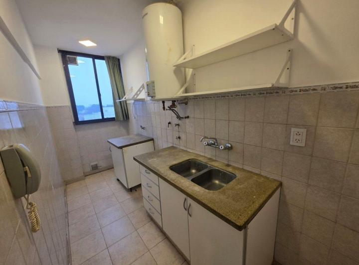 DEPARTAMENTO 3 AMBIENTES CON COCHERA Y BALCON 2
