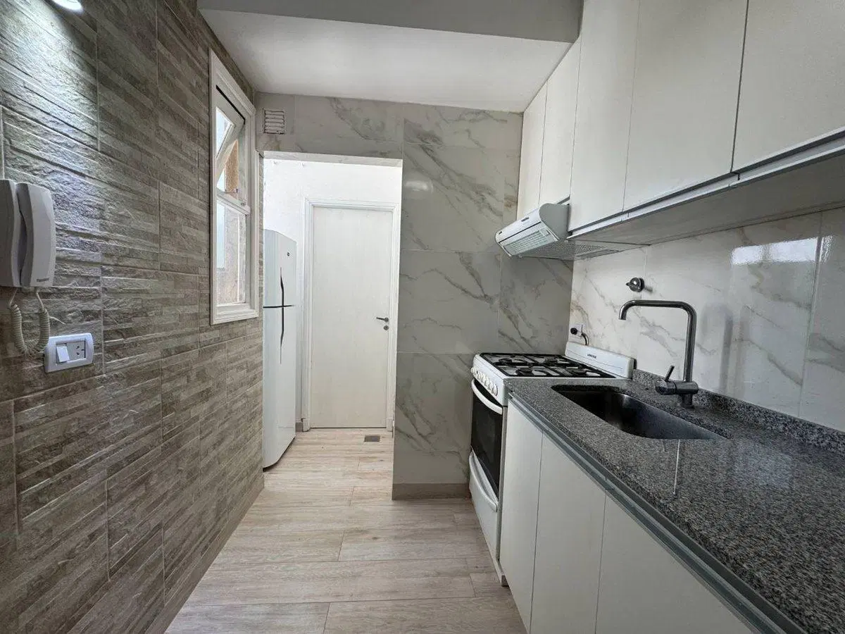 VENTA Dpto 2 amb + dpcia con BALCON y COCHERA 3