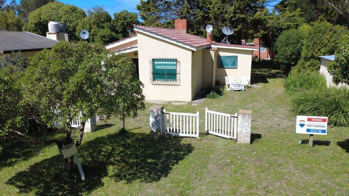 VENTA CASA 4 AMBIENTES  4 cuadras del Mar Permuta
