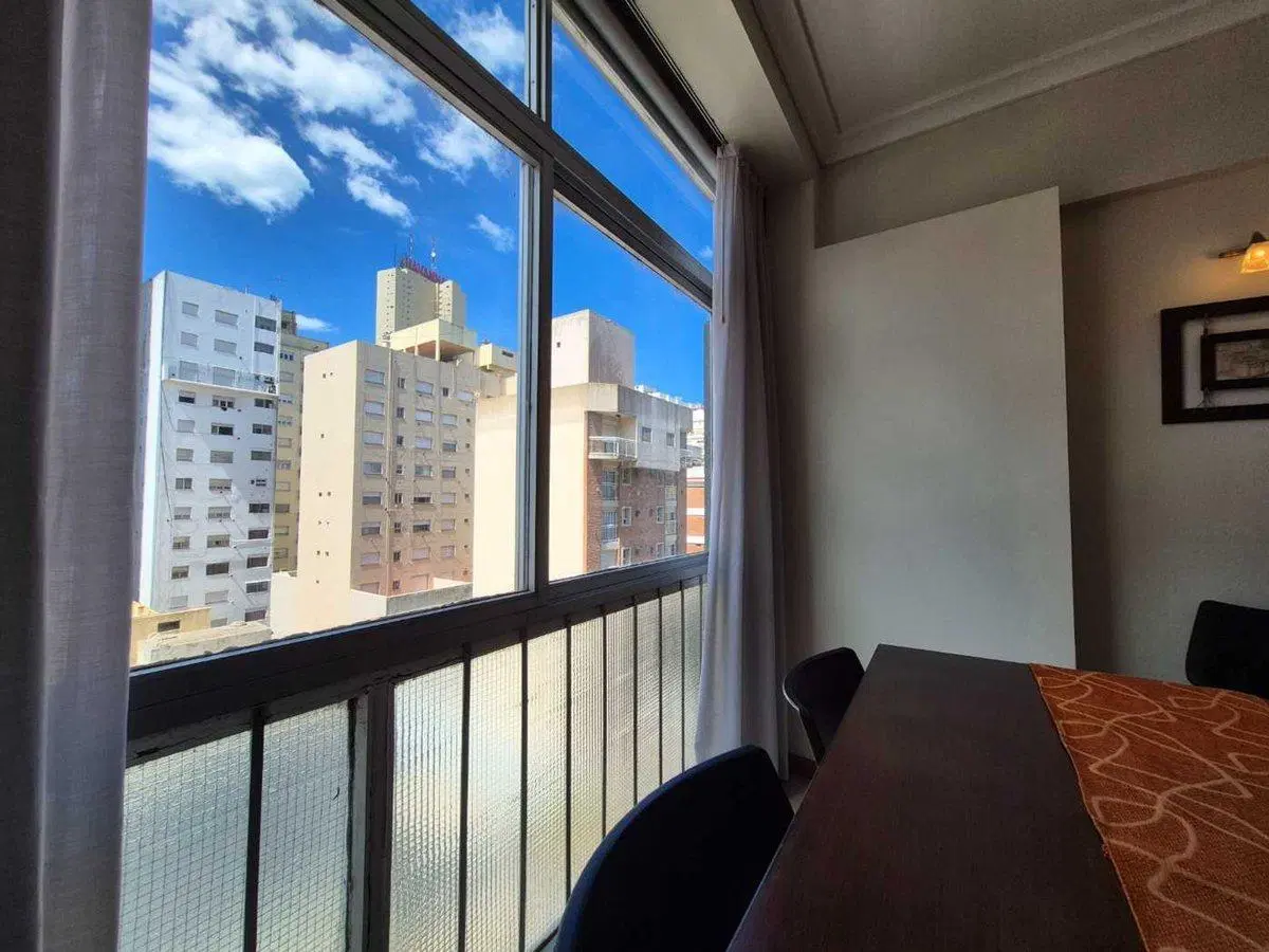 Venta Depto 2 ambientes al frente zona Guemes 5