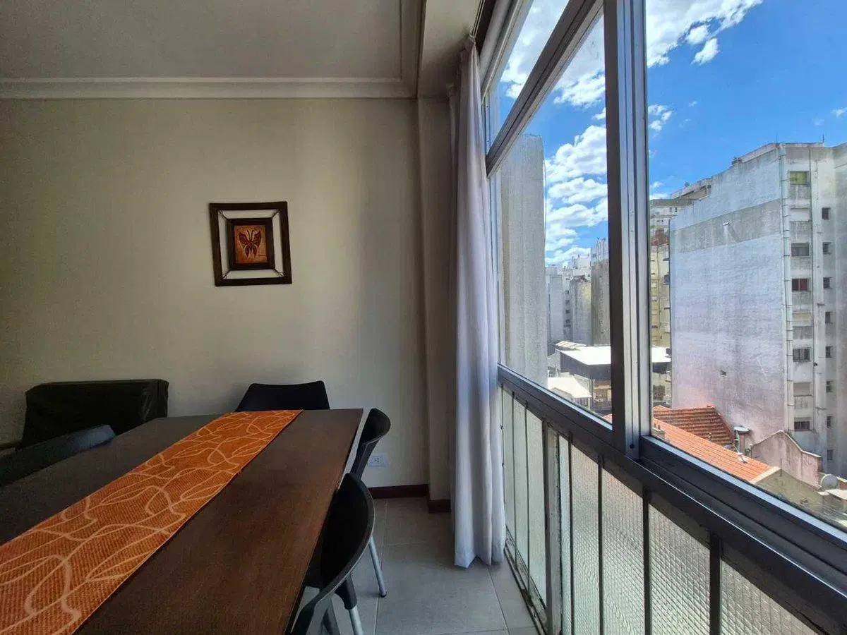 Venta Depto 2 ambientes al frente zona Guemes 4