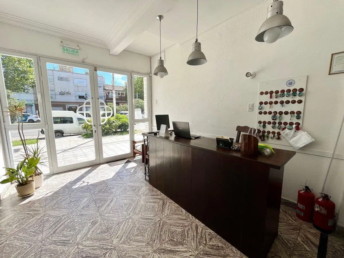 HOTEL EN MIRAMAR CON POTENCIAL COMERCIAL 4