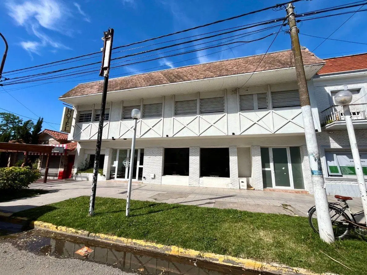 HOTEL EN MIRAMAR CON POTENCIAL COMERCIAL 3