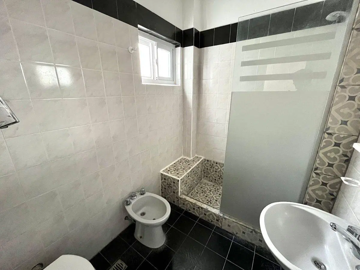 HOTEL EN MIRAMAR CON POTENCIAL COMERCIAL 5