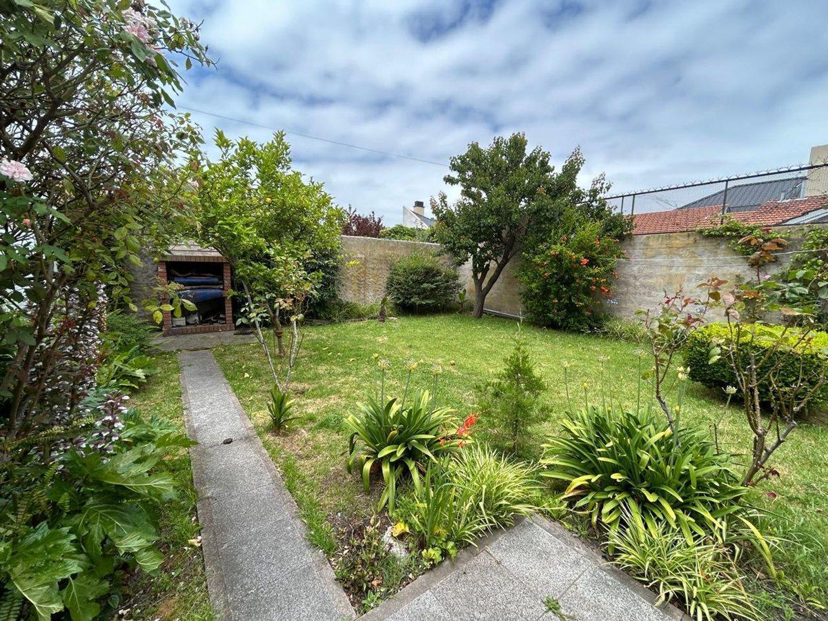 VENTA CASA 4 AMB CON COCHERA PARQUE