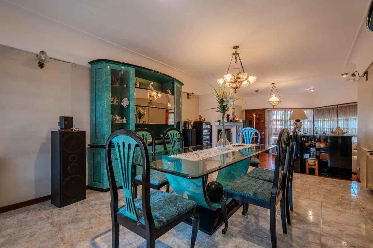 Casa 5 ambientes con patio y quincho Parque Luro 5