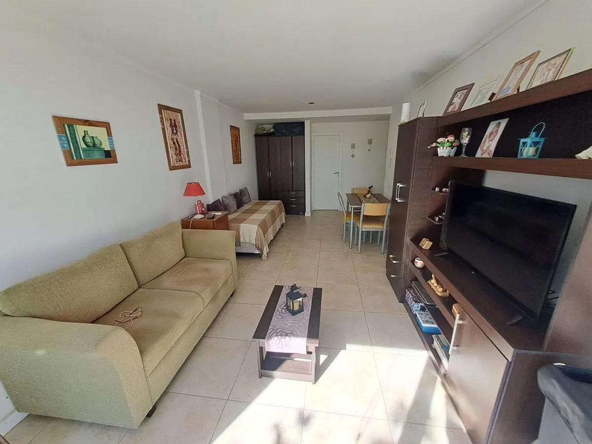 Vende moderno monoambiente frente balcon cochera 3
