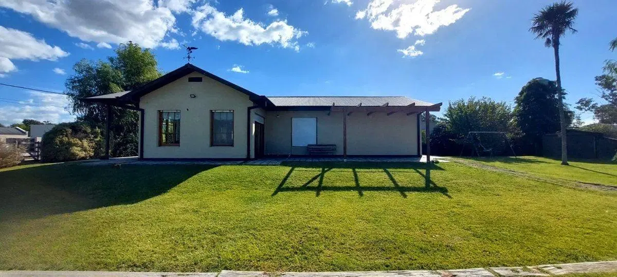 VENTA EXCELENTE CASA 4 AMB, QUINCHO Y PARQUE,VIDAL 4