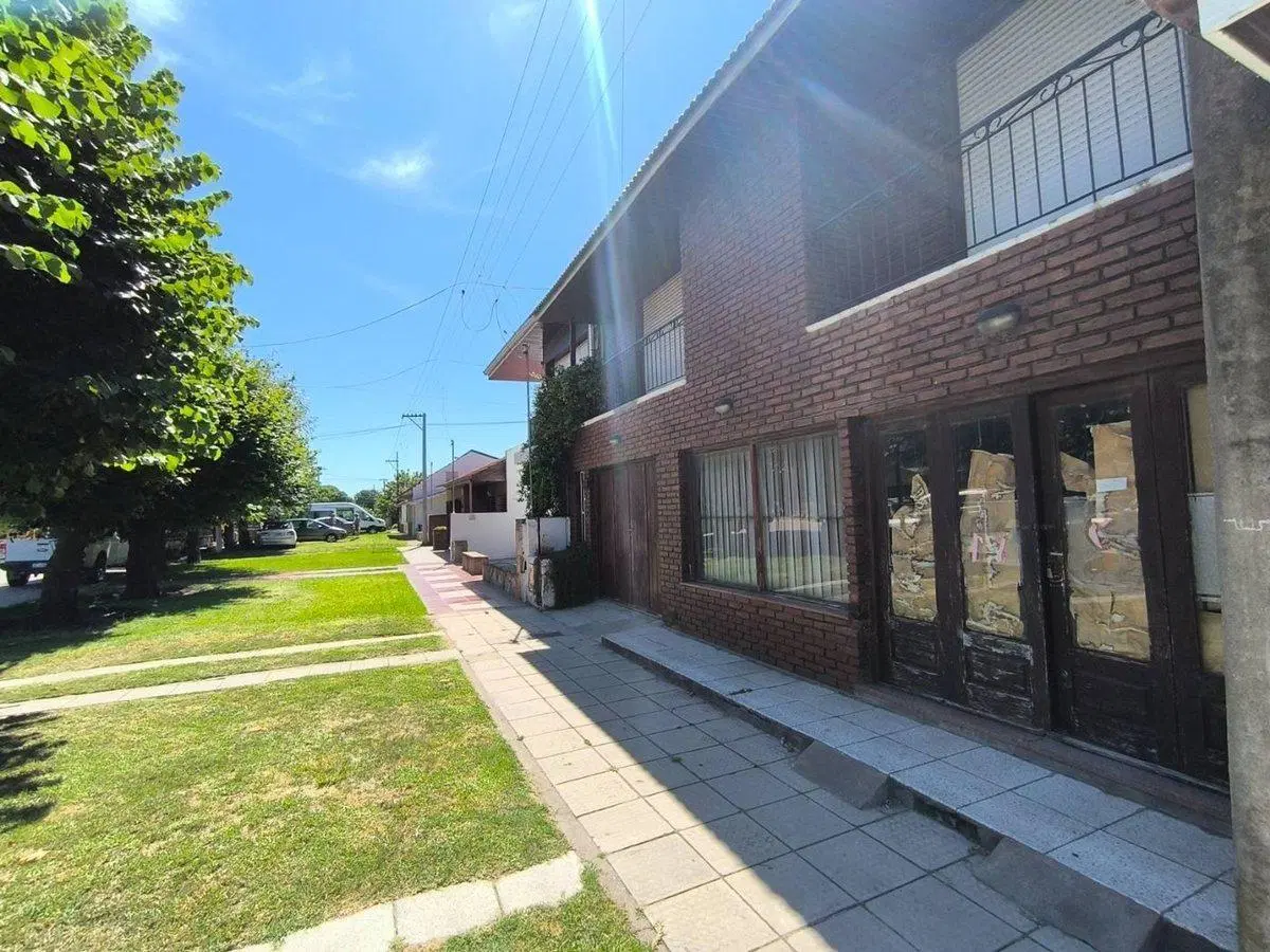 Venta en block Departamentos + Local Necochea 3