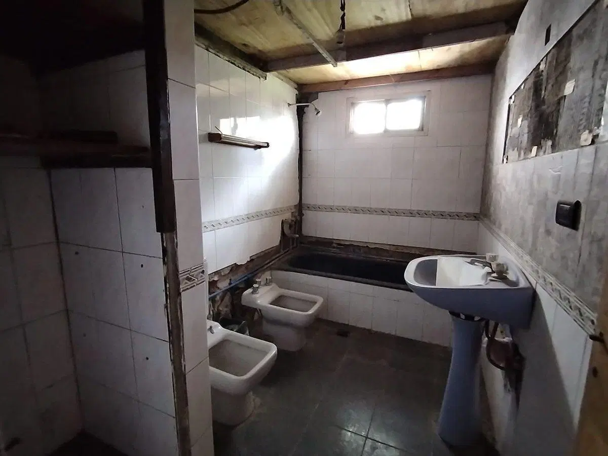Venta casa 3 ambientes a reciclar Ba Sta Celina 5