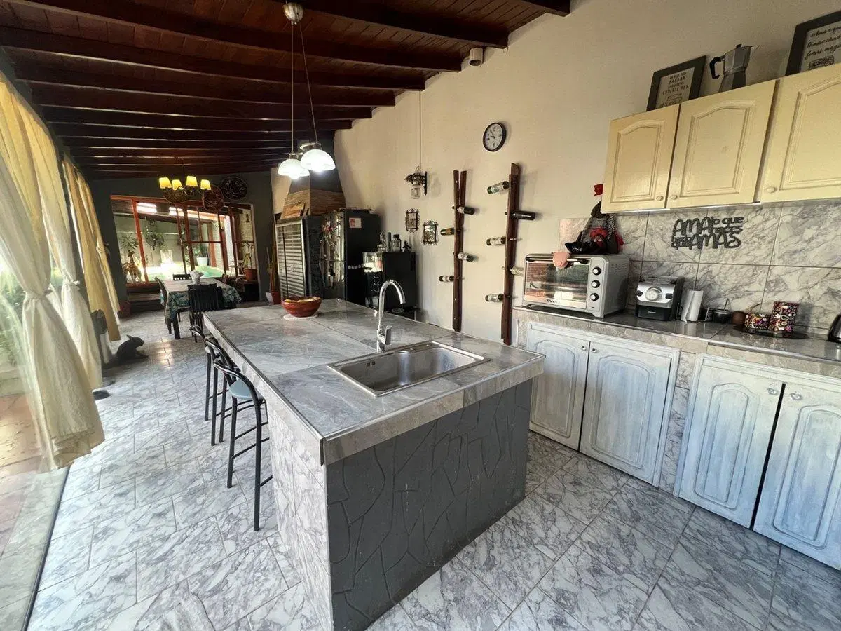 Venta en block casa + 4 deptos el Grosellar 5