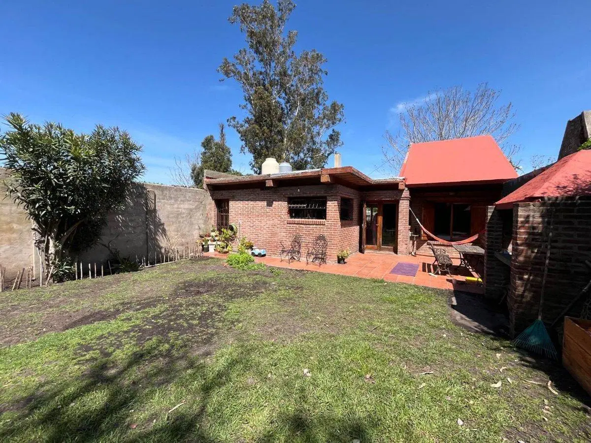 CASA 3 AMB EN VENTA EN MOGOTES CON PARQUE 8