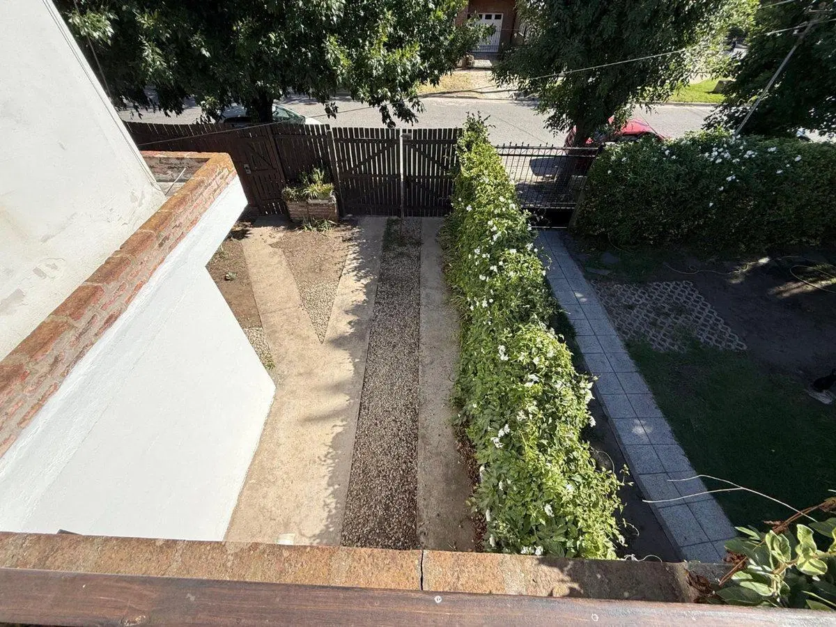 CASA 4 AMB CON JARDIN Y DEPTO 2 AMB INDEPENDIENTE 2