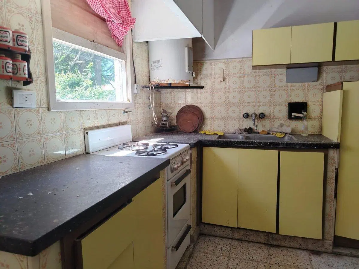 Venta casa 3 ambientes con patio y cochera Miramar 4
