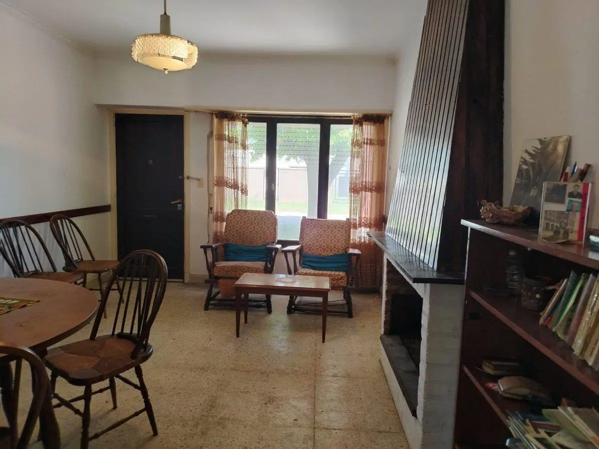 Venta casa 3 ambientes con patio y cochera Miramar 2
