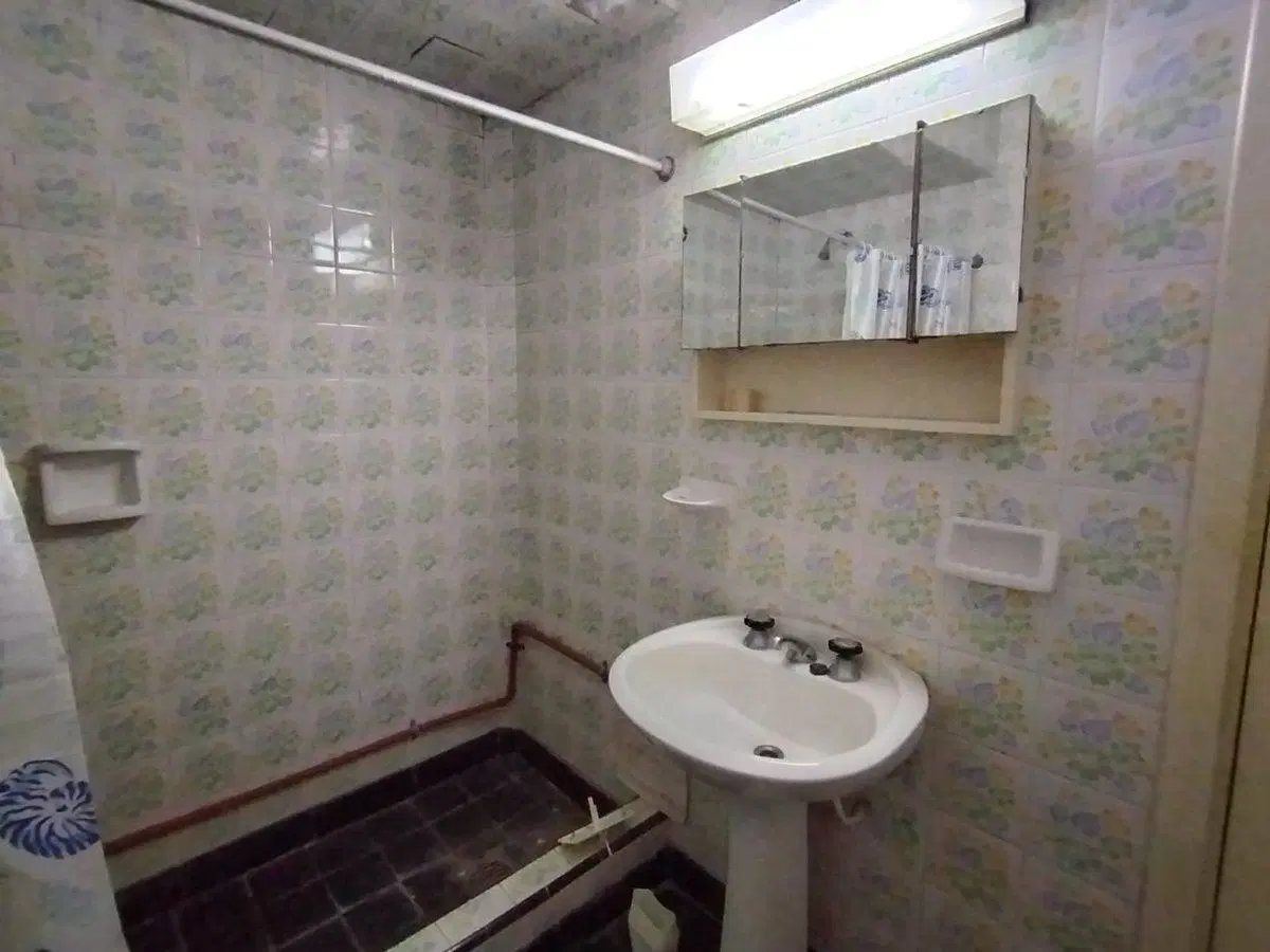 Venta casa 3 ambientes con patio y cochera Miramar 5