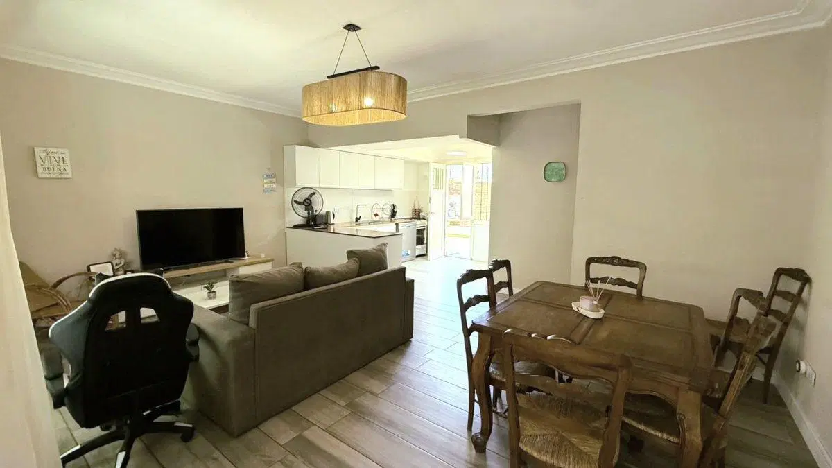 CASA 4 AMBIENTES CON PATIO RECICLADA - MIRAMAR 2