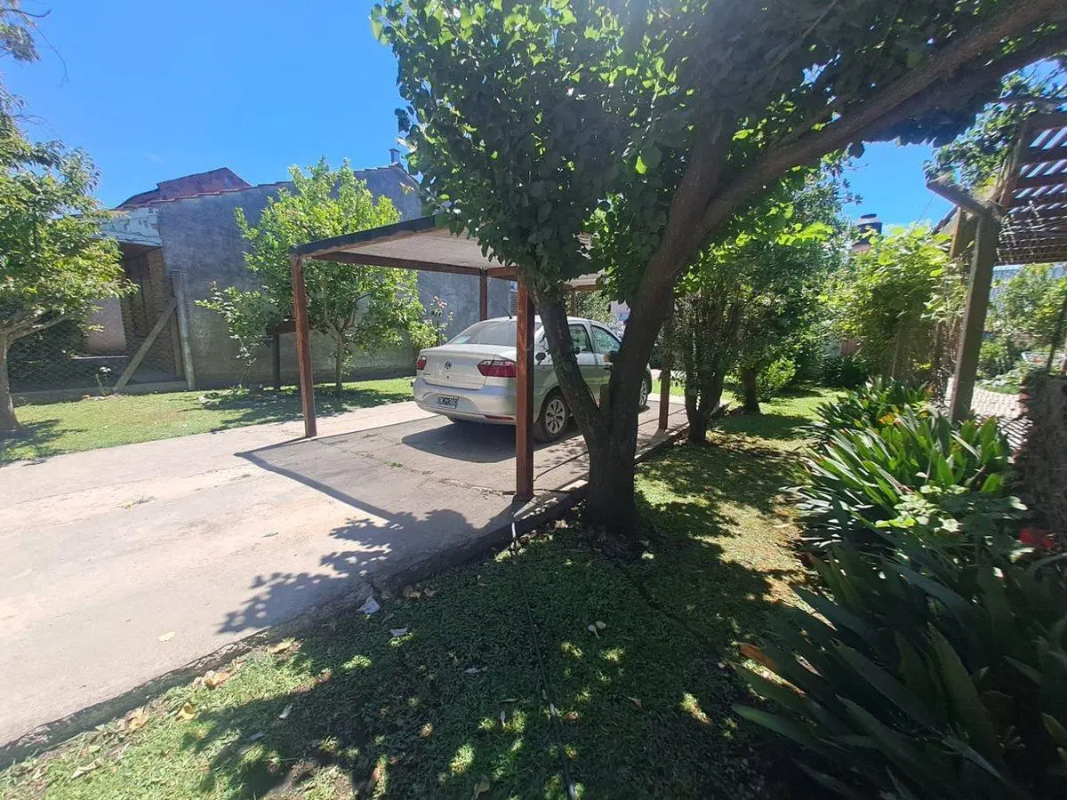 venta casa 3 ambientes con jardín en Santa Clara 2