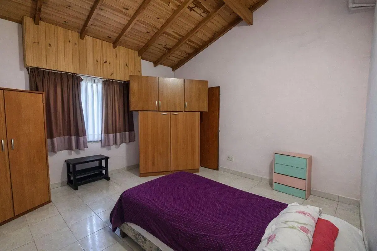 Oportunidad Casa 4 ambientes con garage y parque 3
