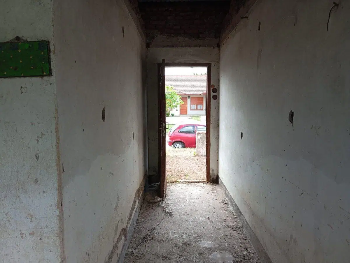 LOTE EN VENTA CON CONSTRUCCION A RECICLAR, BCE 2