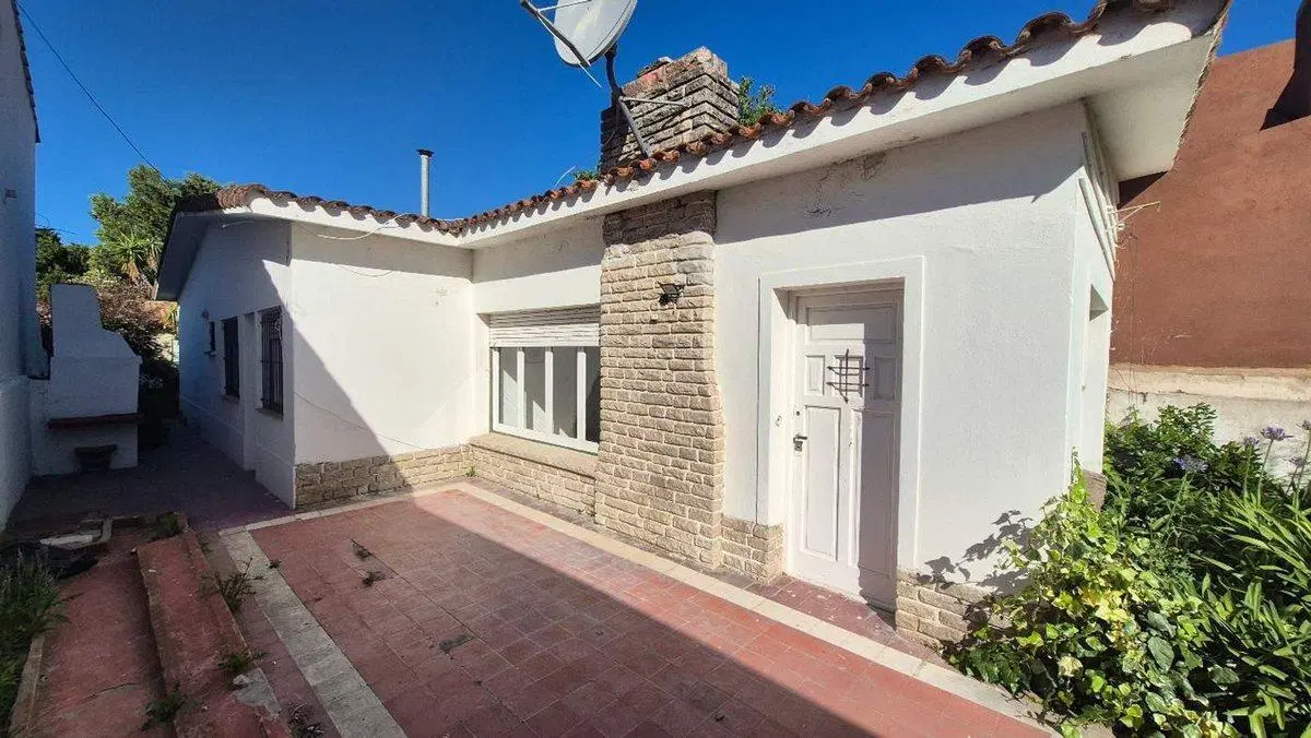 VENTA CASA 4 AMBIENTES CON PATIO - MIRAMAR 4