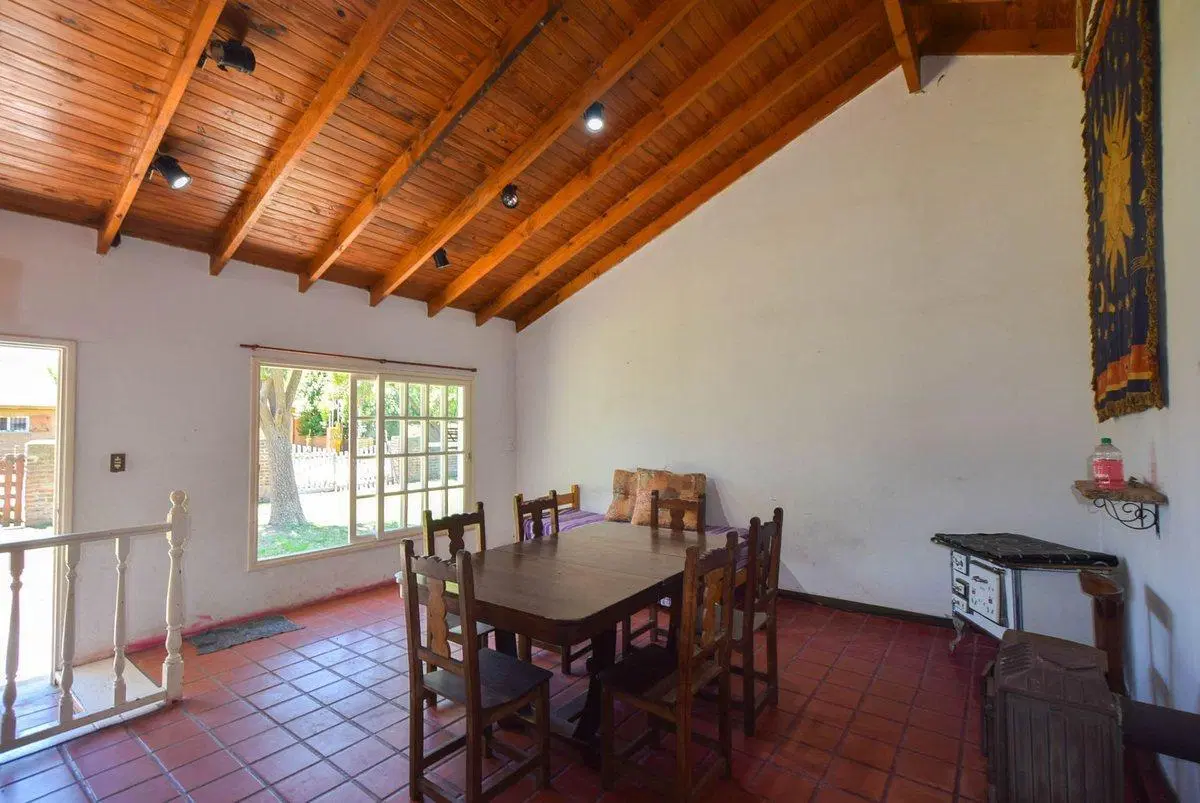CASA 4 AMBIENTES CON PARQUE GARAGE SANTA CLARA 3