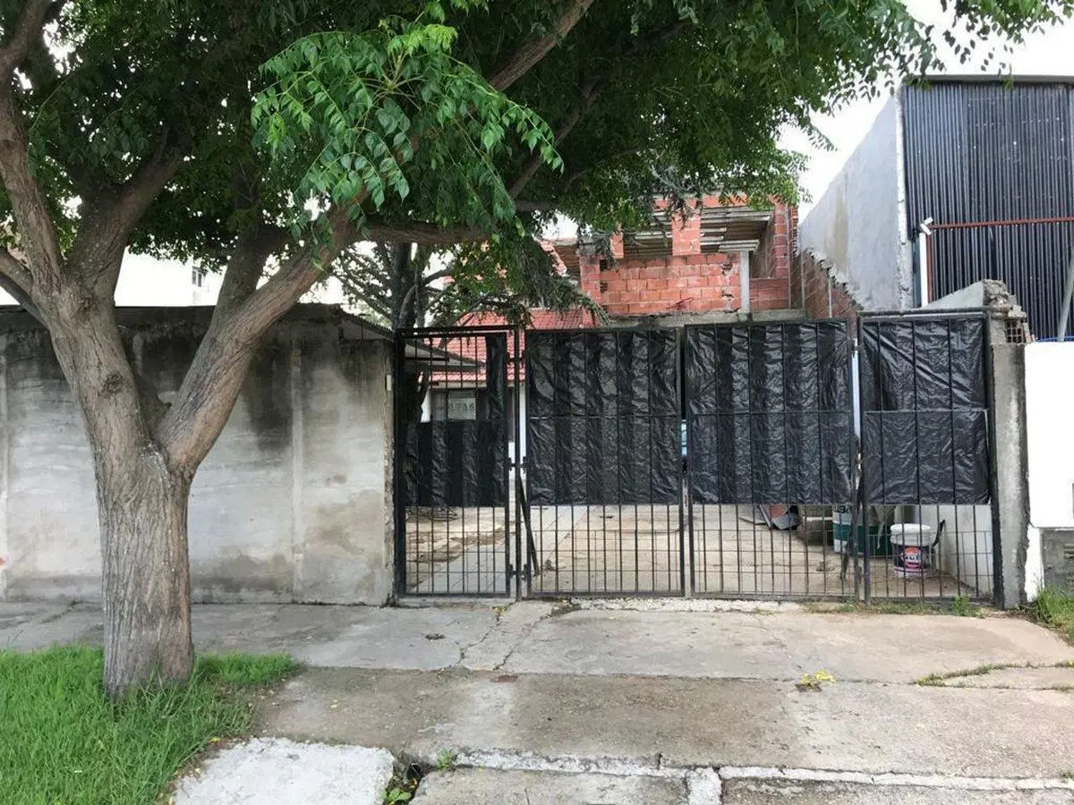 VENTA DE CASA 4 AMBIENTES  + DEPARTAMENTO MONOAMB 3