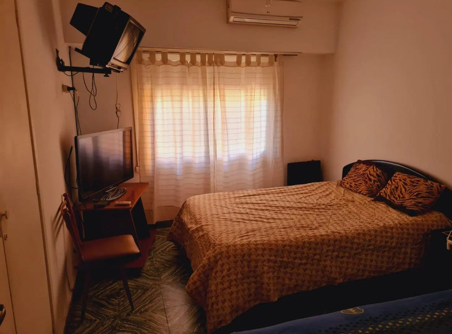 CASA + DEPARTAMENTO  5 AMB NECOCHEA, ZONA PARQUE 4