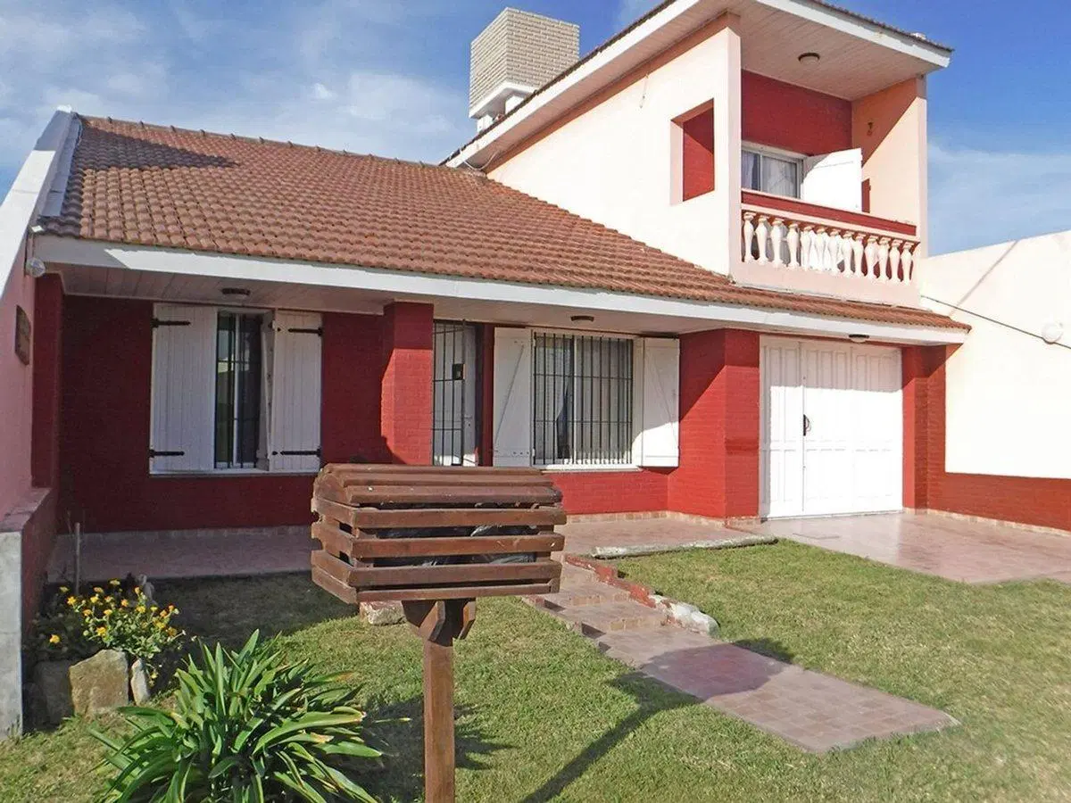 Venta casa Santa elena a media cuadra del mar 5amb 3