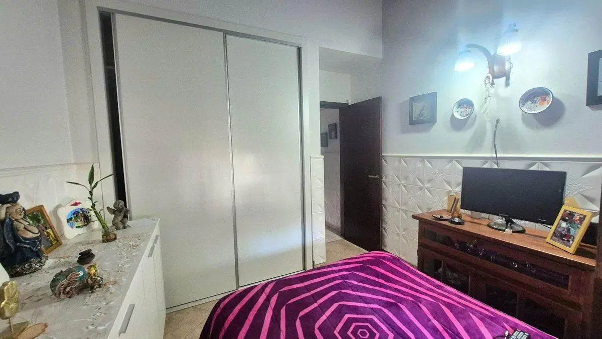 Chalet Tradicional con Quincho sobre Amplio Lote 5