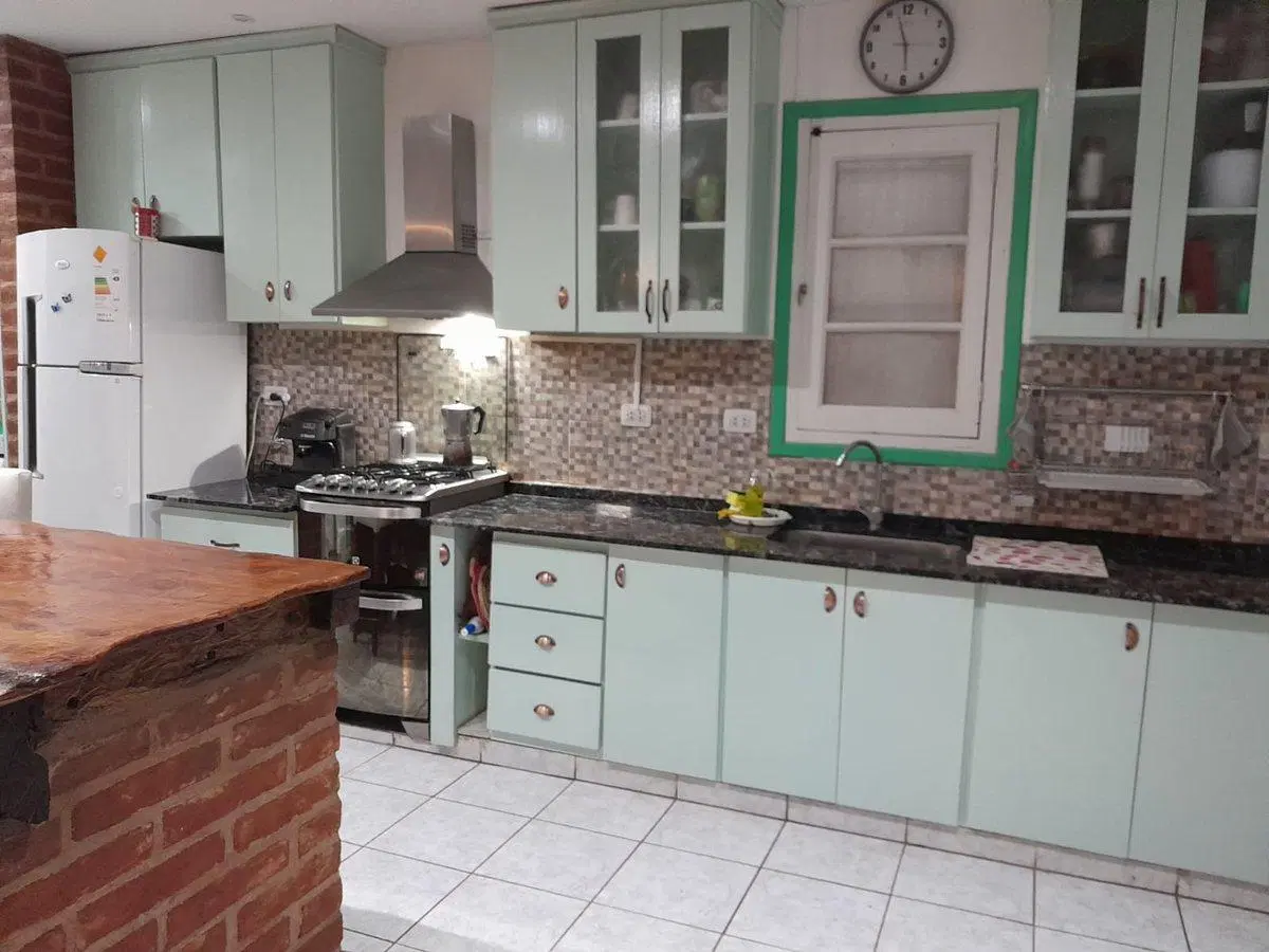 Casa en venta con depto y pileta, apto crédito. 2