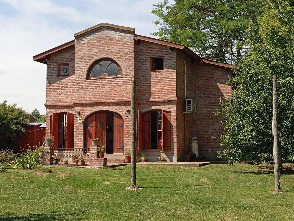 Casa en venta con depto y pileta, apto crédito. 4