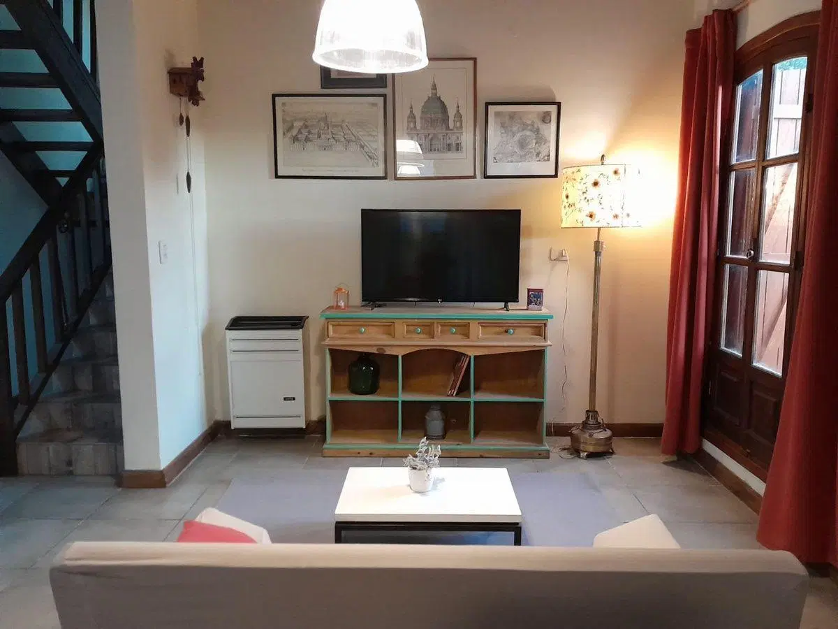 Casa en venta con depto y pileta, apto crédito. 3
