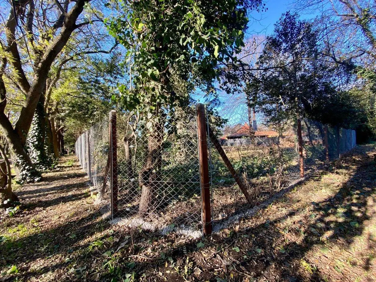 Lote en barrio Grosellar de 704m2 alambrado 4