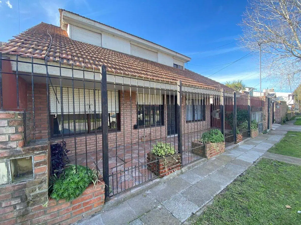 Depto 3 ambientes al frente en barrio Zacagnini 4