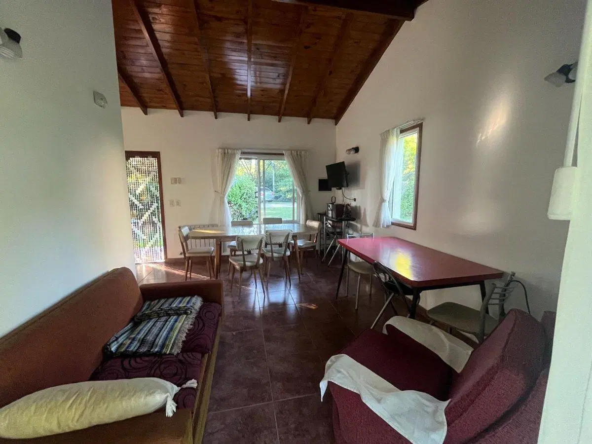 Casa 2 ambientes + lote parquizado. 5