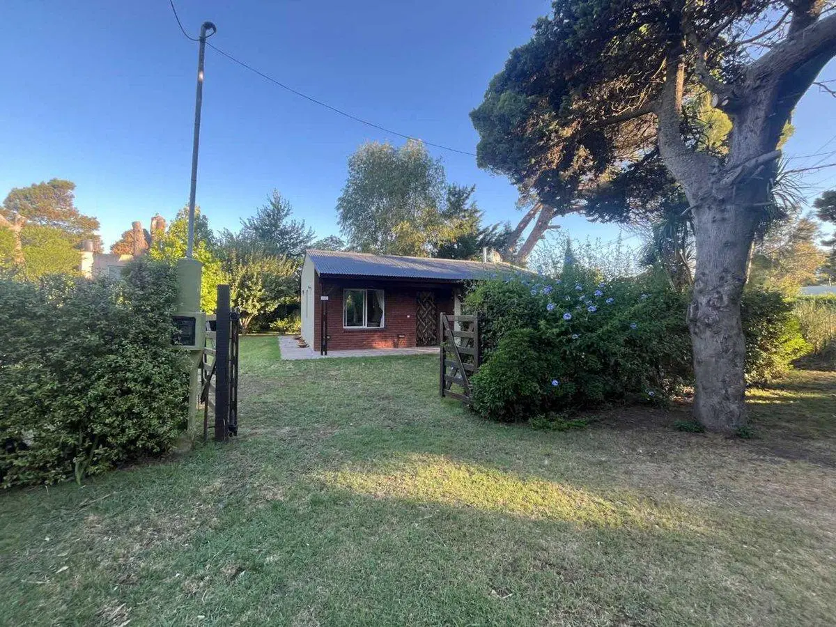 Casa 2 ambientes + lote parquizado. 2