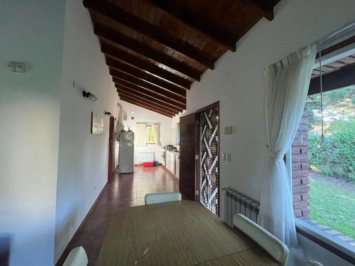 Casa 2 ambientes + lote parquizado. 5