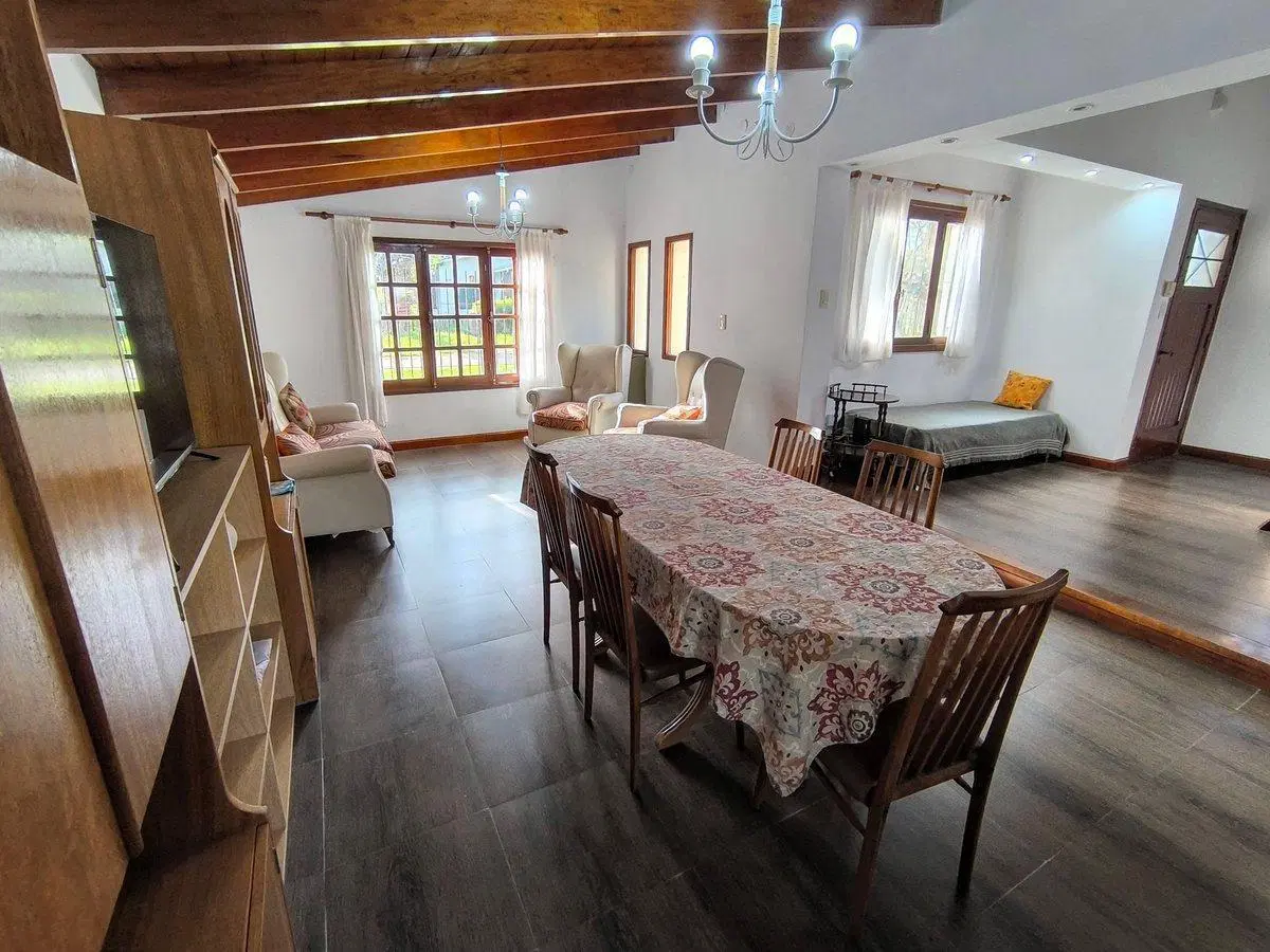 Venta Casa 3 ambientes c/pileta barrio Parque 4