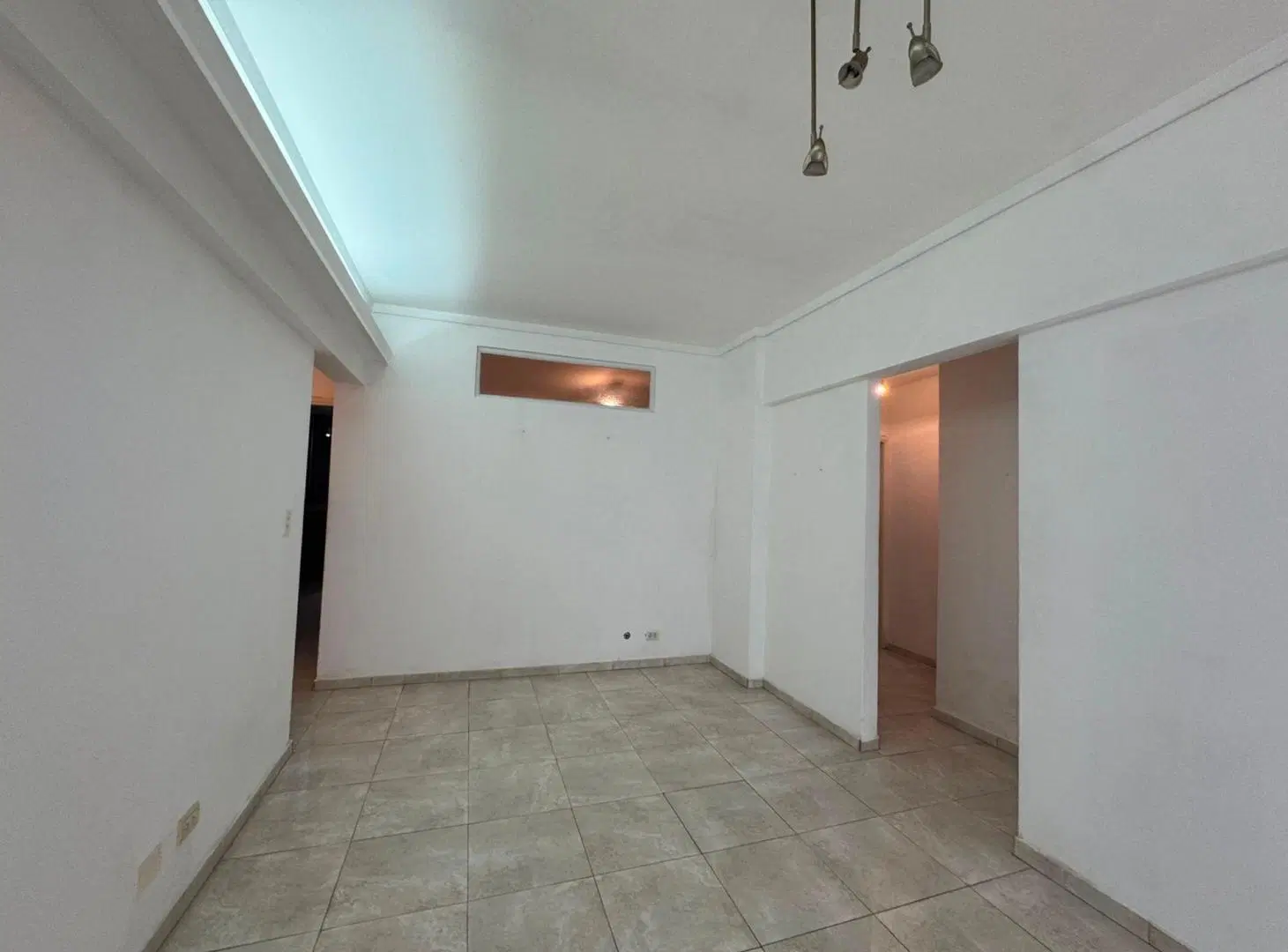 ALQUILER 4 AMBIENTES C/ DEPENDENCIA COCHERA BALCON 4