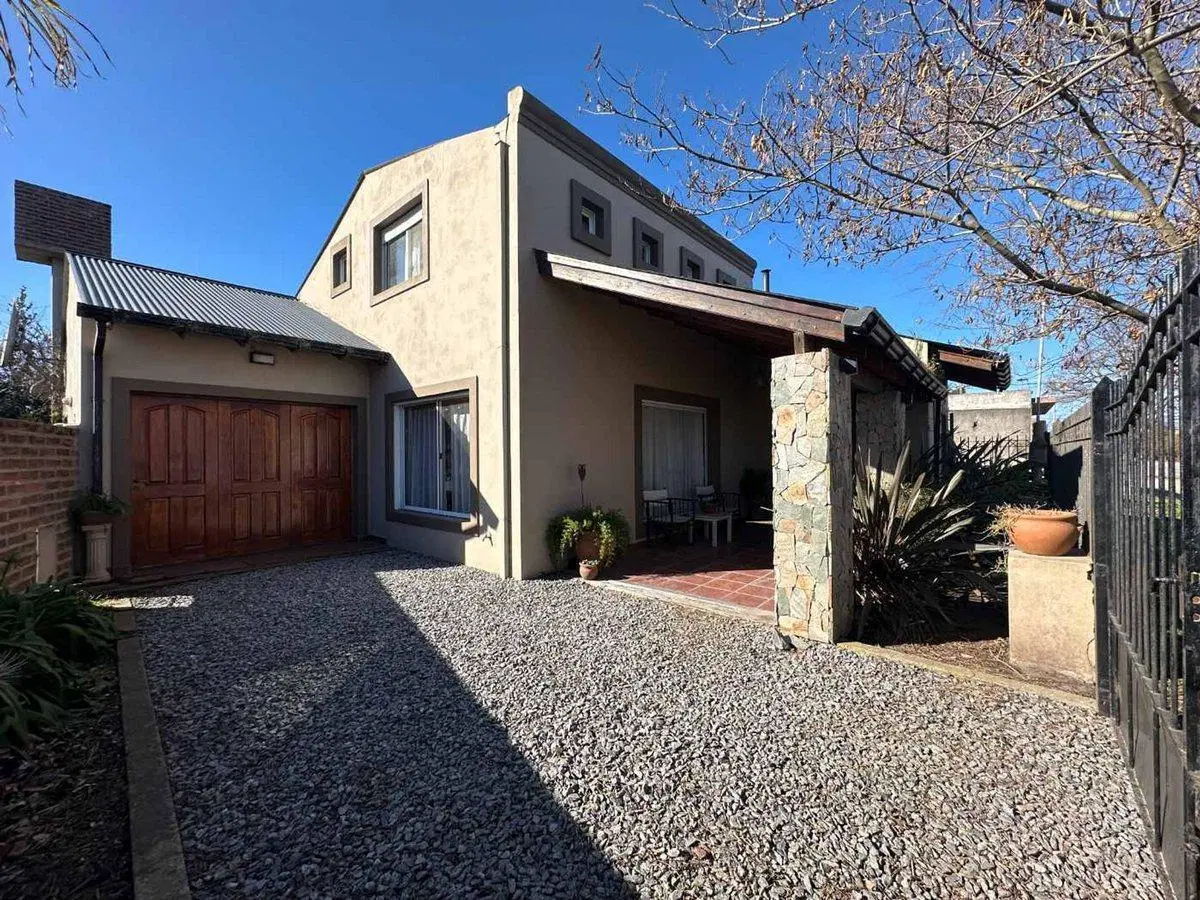 VENTA CASA 4 AMB EN MECHONGUE ,GENERAL ALVARADO 3