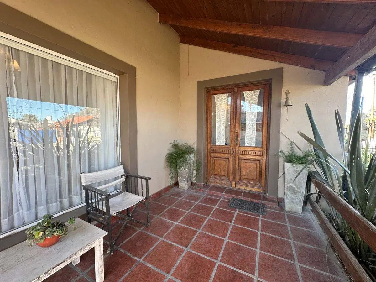 VENTA CASA 4 AMB EN MECHONGUE ,GENERAL ALVARADO 2