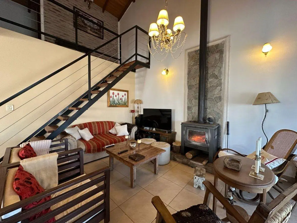 VENTA CASA 4 AMB EN MECHONGUE ,GENERAL ALVARADO 5