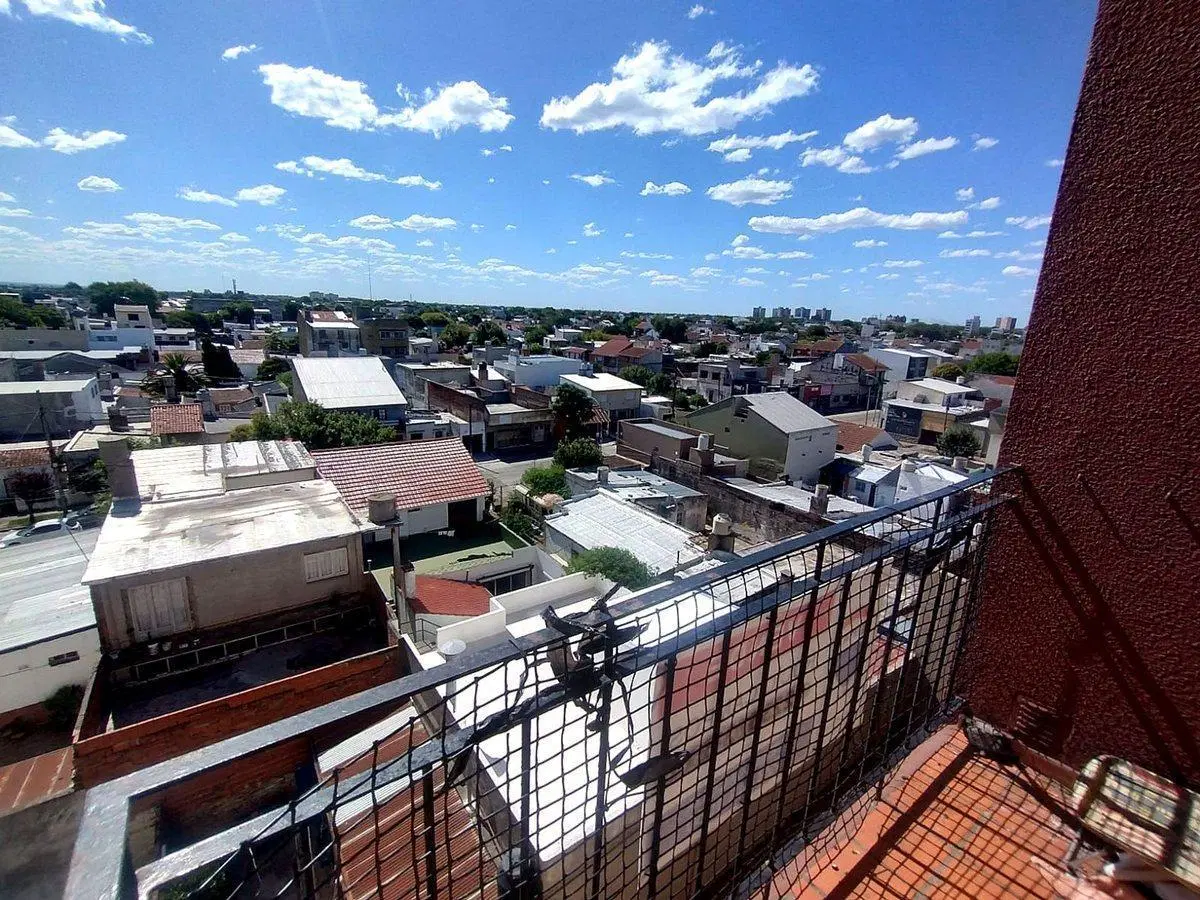3 ambientes luminosos, con balcón vista abierta 2
