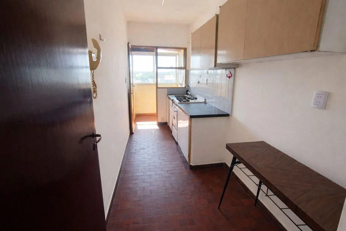 3 ambientes luminosos, con balcón vista abierta 5