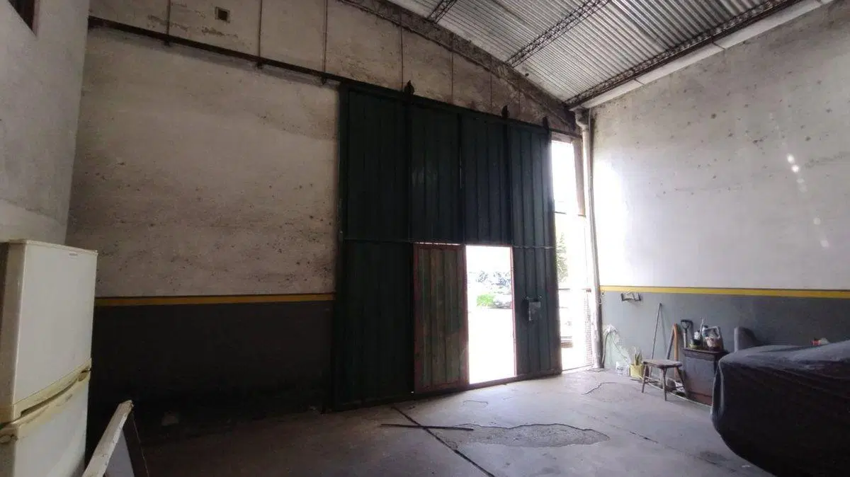 GALPON  LOTE DE 230m2 EVALUA PERMUTA AUTOMOVIL 2