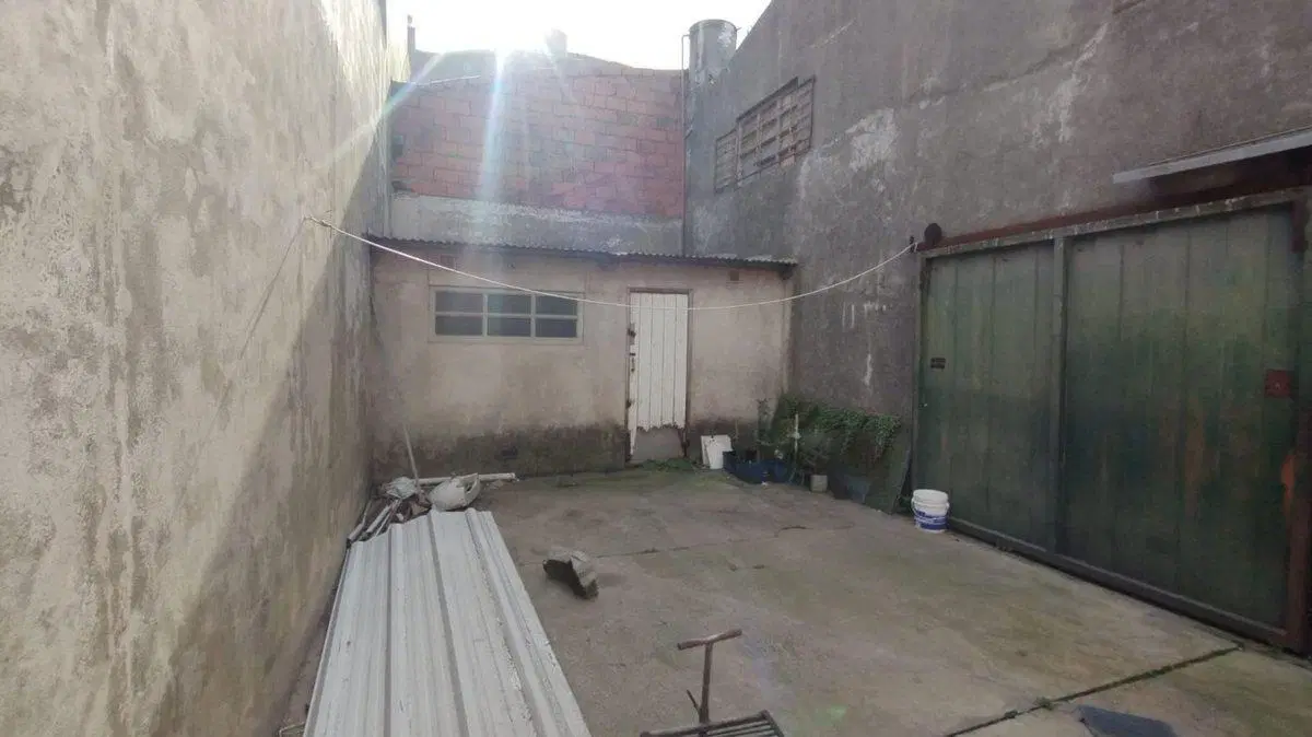 GALPON  LOTE DE 230m2 EVALUA PERMUTA AUTOMOVIL 4