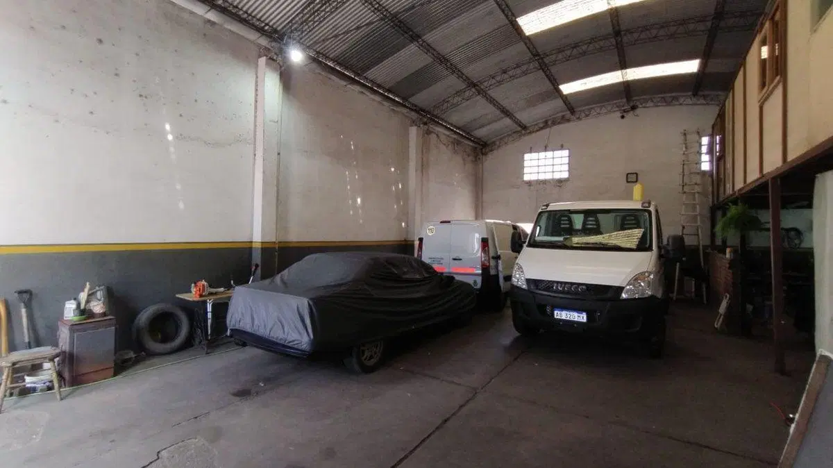 GALPON  LOTE DE 230m2 EVALUA PERMUTA AUTOMOVIL 3
