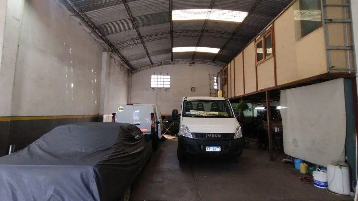 GALPON  LOTE DE 230m2 EVALUA PERMUTA AUTOMOVIL 5