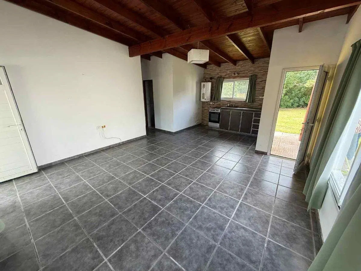 Casa 3 ambientes con gran parque 3